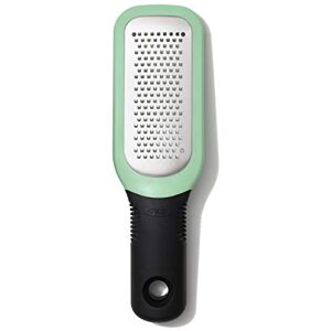 OXO Good Grips Rallador de cocina verde de acero inoxidable, ideal para rallar cúrcuma, ajo o jengibre OXO Good Grips Rallador de cocina verde de acero inoxidable, ideal para rallar cúrcuma, ajo o jengibre