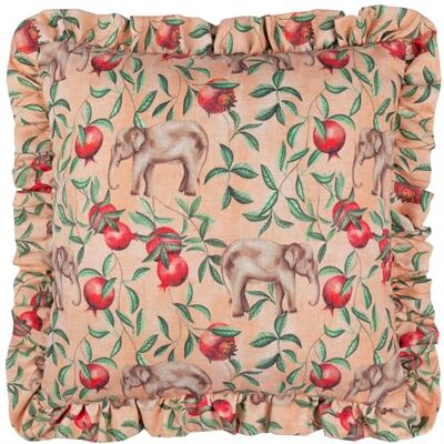 furn. Wylder Tropics Cojín Relleno de Plumas con Volantes y Estampado de Elefante Okara Melocotón/Lino 50x50cm furn. Wylder Tropics Cojín Relleno de Plumas con Volantes y Estampado de Elefante Okara Melocotón/Lino 50x50cm