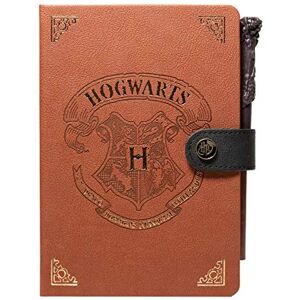 Grupo Erik Cuaderno Harry Potter A5 punteado con Bolígrafo Varita Diario personal o Bloc de notas : Harry Potter regalos Merchandising │ Cubiertas rígidas forradas en PU resistente con Marcapáginas Grupo Erik Cuaderno Harry Potter A5 punteado con Bolígrafo Varita Diario personal o Bloc de notas : Harry Potter regalos Merchandising │ Cubiertas rígidas forradas en PU resistente con Marcapáginas