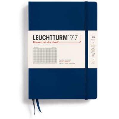 LEUCHTTURM1917 Libreta Medium (A5) 145 x 210 mm, Tapa Dura, 251 páginas numeradas, Azúl Marino, Cuadriculada LEUCHTTURM1917 Libreta Medium (A5) 145 x 210 mm, Tapa Dura, 251 páginas numeradas, Azúl Marino, Cuadriculada