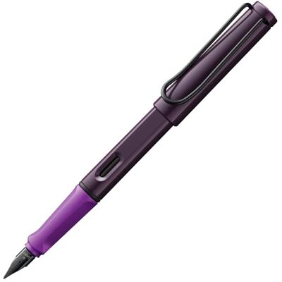 Lamy safari violet-blackberry Pluma estilográfica con empuñadura ergonómica y plumín de acero negro en tamaño EF ideal para cualquier escritura y caligrafía con cartucho T 10 azul Diestro Lamy safari violet-blackberry Pluma estilográfica con empuñadura ergonómica y plumín de acero negro en tamaño EF ideal para cualquier escritura y caligrafía con cartucho T 10 azul Diestro