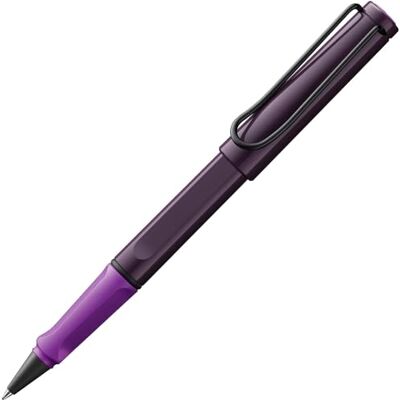 Lamy safari violet blackberry Bolígrafo roller con empuñadura ergonómica, ancho de trazo M para una agradable escritura prolongada de robusto plástico ASA con recambio roller M 63 negro Lamy safari violet blackberry Bolígrafo roller con empuñadura ergonómica, ancho de trazo M para una agradable escritura prolongada de robusto plástico ASA con recambio roller M 63 negro