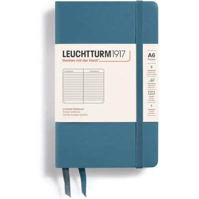 LEUCHTTURM1917 Libreta Pocket (A6) 90 x 150 mm, Tapa Dura, 187 páginas numeradas, Stone Blue, Lineas LEUCHTTURM1917 Libreta Pocket (A6) 90 x 150 mm, Tapa Dura, 187 páginas numeradas, Stone Blue, Lineas