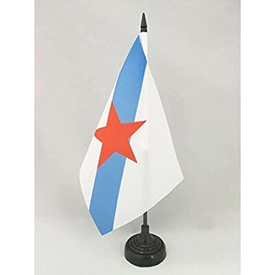 AZ FLAG Bandera de Mesa Galicia Estreleira 21x14 cm Base Plástico Uso interior Bandera de escritorio gallega acabado cosido y bordes reforzados con mástil de plástico y base de plástico AZ FLAG Bandera de Mesa Galicia Estreleira 21x14 cm Base Plástico Uso interior Bandera de escritorio gallega acabado cosido y bordes reforzados con mástil de plástico y base de plástico