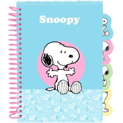 Safta Bloc de Notas A5 Snoopy, Cuaderno Escolar con Tapas Duras y Espiral, 80 Hojas 80 g/m², 4 Separadores Interiores, Diseño Azul con Espiral Rosa, Papelería Vuelta al Cole, Medidas 14,8x21 cm Safta Bloc de Notas A5 Snoopy, Cuaderno Escolar con Tapas Duras y Espiral, 80 Hojas 80 g/m², 4 Separadores Interiores, Diseño Azul con Espiral Rosa, Papelería Vuelta al Cole, Medidas 14,8x21 cm