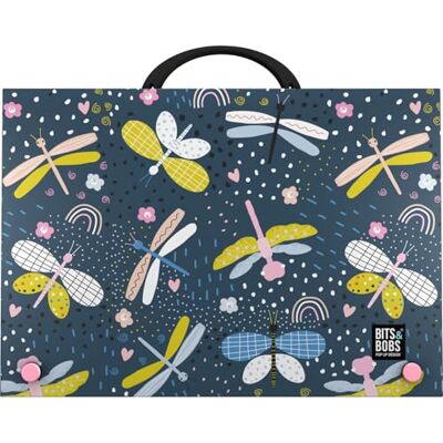 Grafoplas Maletin Escolar con Asa y Cierre de Broche, Polipropileno, Tamaño Folio, 24,5x34,5x4cm, Diseño Dragon Fly Bits & Bobs Pop Up Design, Perfecto para tus Clases Extra Escolares Grafoplas Maletin Escolar con Asa y Cierre de Broche, Polipropileno, Tamaño Folio, 24,5x34,5x4cm, Diseño Dragon Fly Bits & Bobs Pop Up Design, Perfecto para tus Clases Extra Escolares