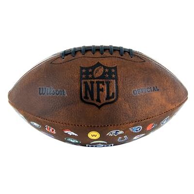 Wilson Balón Fútbol Americano NFL Junior 32 Logos, Piel Sintética Balón vintage de 325g con cordones negros para niños y coleccionistas. Medidas de 26 x 14,5 cm, diseño Throwback. Wilson Balón Fútbol Americano NFL Junior 32 Logos, Piel Sintética Balón vintage de 325g con cordones negros para niños y coleccionistas. Medidas de 26 x 14,5 cm, diseño Throwback.