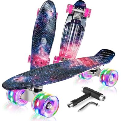 BELEEV Skateboard Complete 22 x 6 Inch Mini Skate con Luz LED Rueda Herramienta en T para Patines Todo en Uno, Monopatín 55cm para Niños, Adolescentes, Principiantes BELEEV Skateboard Complete 22 x 6 Inch Mini Skate con Luz LED Rueda Herramienta en T para Patines Todo en Uno, Monopatín 55cm para Niños, Adolescentes, Principiantes