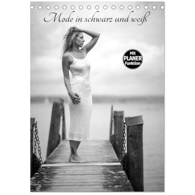 CALVENDO Moda en blanco y negro (calendario de mesa 2027 DIN A5 alto), calendario mensual: ropa en escena blanco y negro CALVENDO Moda en blanco y negro (calendario de mesa 2027 DIN A5 alto), calendario mensual: ropa en escena blanco y negro