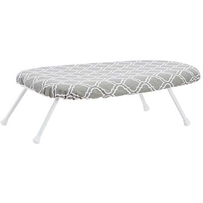 Amazon Basics Tabla de Planchar de Mesa con Patas Plegables, Funda extraíble, 60 x 36 x 18 cm, Enrejado, Chevrón Amazon Basics Tabla de Planchar de Mesa con Patas Plegables, Funda extraíble, 60 x 36 x 18 cm, Enrejado, Chevrón