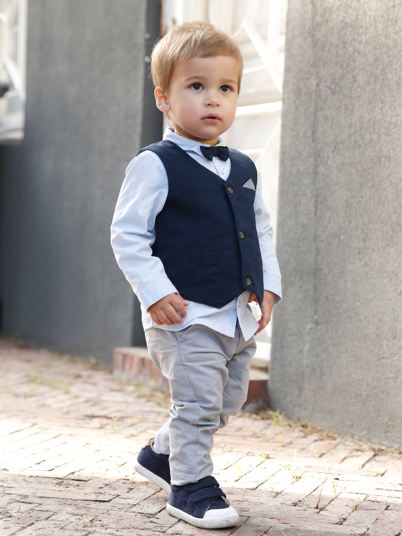 VERTBAUDET Conjunto para bebé niño de ceremonia con chaleco de punto + camisa + pajarita + pantalón azul oscuro liso
