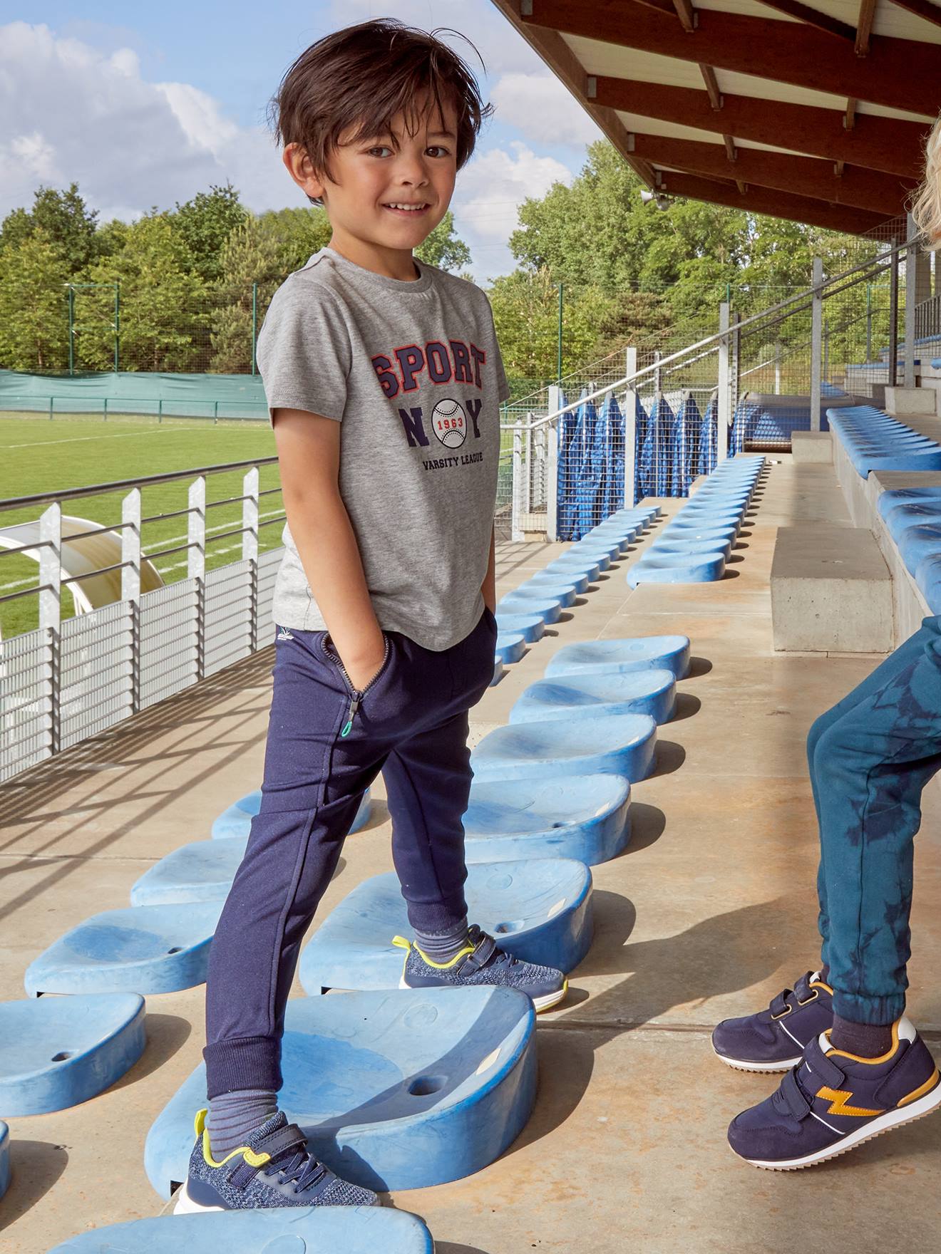 VERTBAUDET Pantalón de deporte para niño, tejido técnico azul oscuro liso con motivos