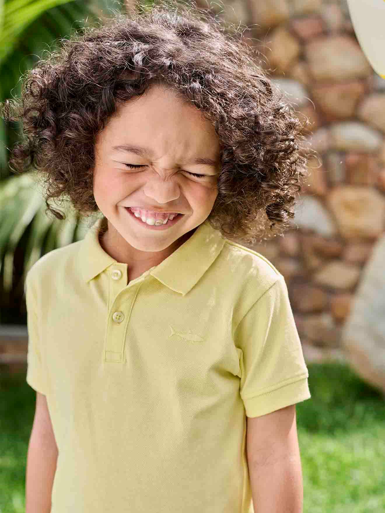 VERTBAUDET Polo de manga corta con bordado en el pecho, para niño amarillo pastel