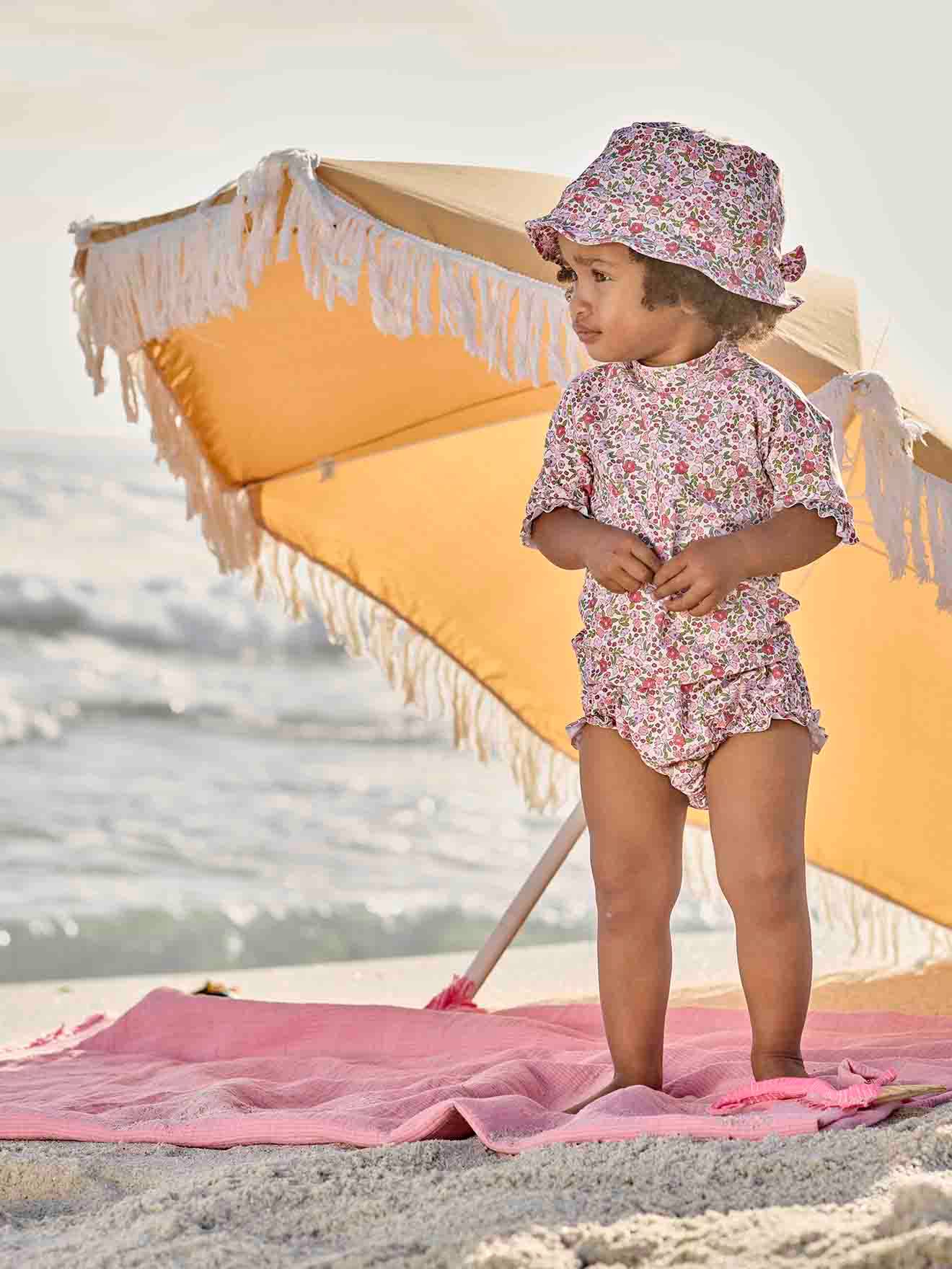 VERTBAUDET Conjunto de baño anirrayos UV camiseta + braguita + sombrero bob bebé niña rosa