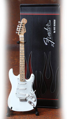 Axe Heaven Fender Stratocaster White Axe Heaven Fender Stratocaster White