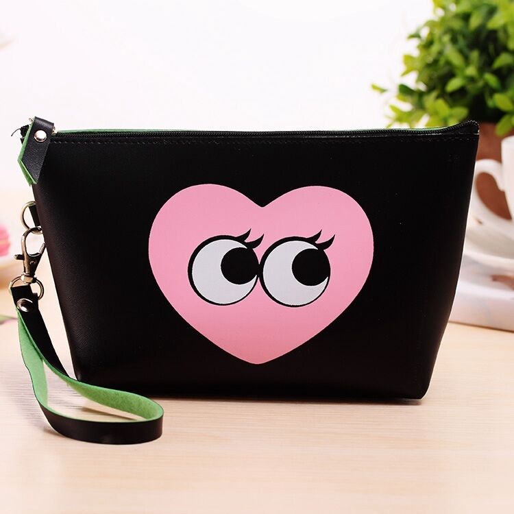 Tarvike PU-laukku, mustalla rakkauskuviolla (2 kpl) Tarvike PU-laukku, mustalla rakkauskuviolla (2 kpl)