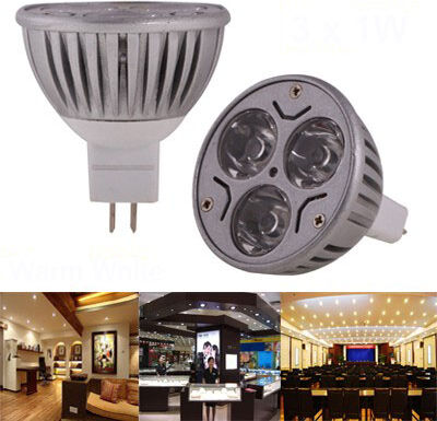 3 x 1W energiaa säästävä LED-hehkulamppu, MR16 kanta (lämmin valkoinen) 3 x 1W energiaa säästävä LED-hehkulamppu, MR16 kanta (lämmin valkoinen)