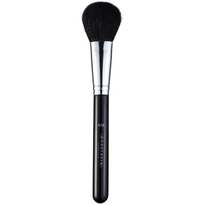 Anastasia Beverly Hills A19 Pro Puuterisivellin - Poskipuna ja kasvipuuteri Anastasia Beverly Hills A19 Pro Puuterisivellin - Poskipuna ja kasvipuuteri