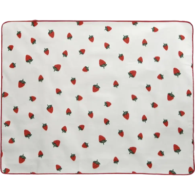 Åhléns Home picnickhuopa Strawberry 120x150 cm Åhléns Home picnickhuopa Strawberry 120x150 cm
