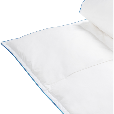 Beliani Peitto kevyt lämmin CERVINO ankanhöyhenet ja -untuva 150 x 200 cm Beliani Peitto kevyt lämmin CERVINO ankanhöyhenet ja -untuva 150 x 200 cm