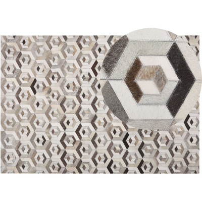 Beliani Neliön muotoinen lehmännahkainen matto - 160x230cm - Retro geometrikus malli Beliani Neliön muotoinen lehmännahkainen matto - 160x230cm - Retro geometrikus malli