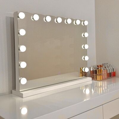 Bright Beauty® Valaistu meikkipeili – Hollywood peili – 58 × 46 cm – 15 LED-valoa – 3 valon väriä – Himmennettävä – Älykäs kosketus – USB-latausportti – Valkoinen Bright Beauty® Valaistu meikkipeili – Hollywood peili – 58 × 46 cm – 15 LED-valoa – 3 valon väriä – Himmennettävä – Älykäs kosketus – USB-latausportti – Valkoinen