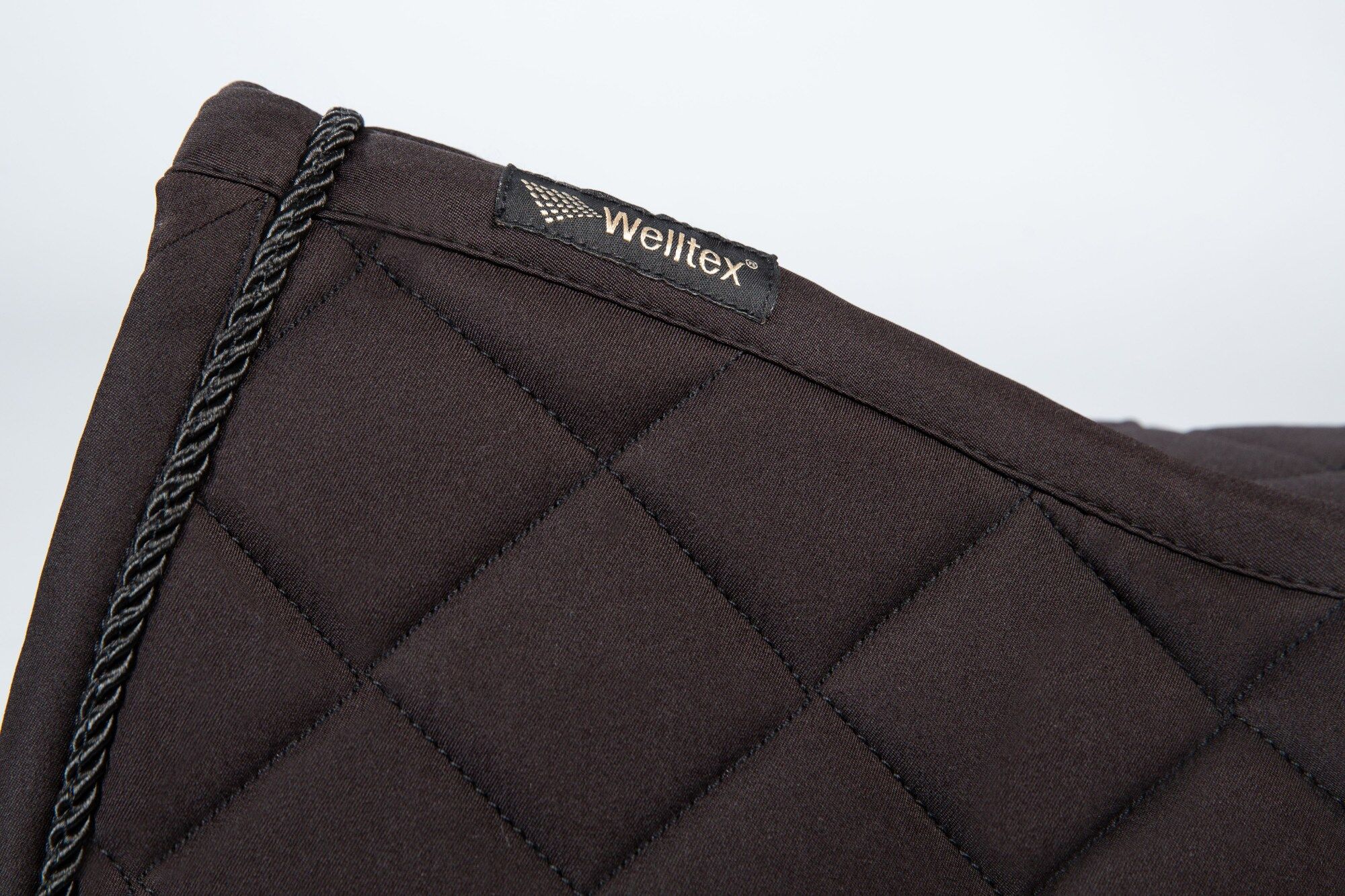 Back on Track Embroidery Collection musta estehuopa Back on Track Embroidery Collection musta estehuopa