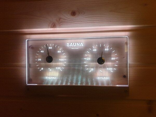 Saunia WW LED lämpö-ja kosteusmittari Saunia WW LED lämpö-ja kosteusmittari