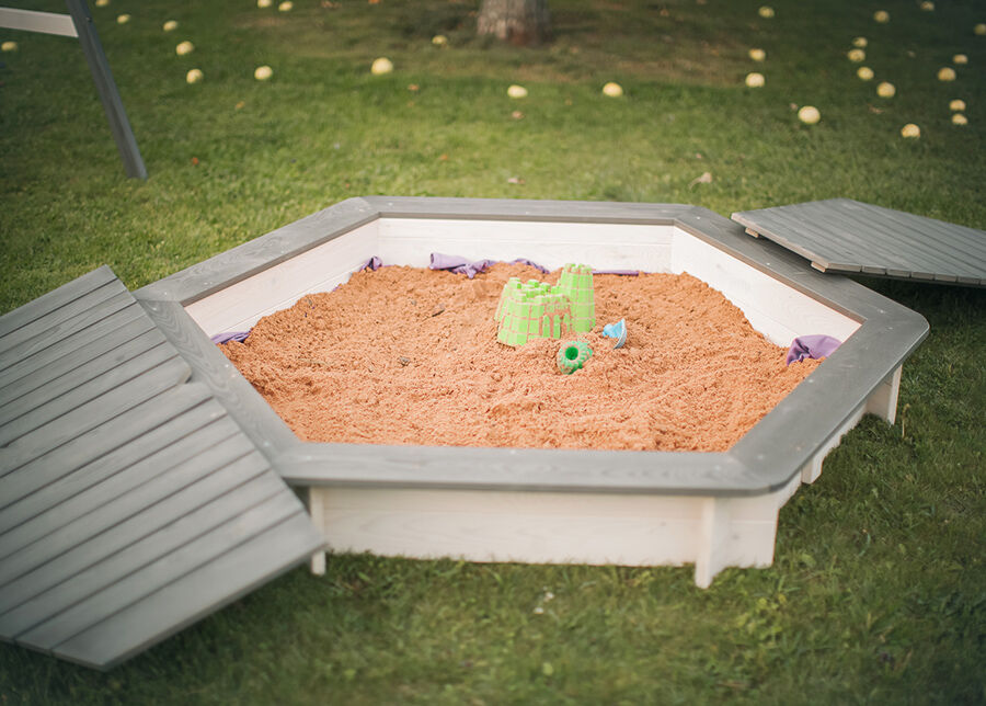 Hiekkalaatikko kannella 130x130 cm Hiekkalaatikko kannella 130x130 cm