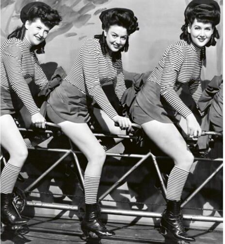 Fleece-kuvatapetti Women on bicycle 225x250 cm Fleece-kuvatapetti Women on bicycle 225x250 cm