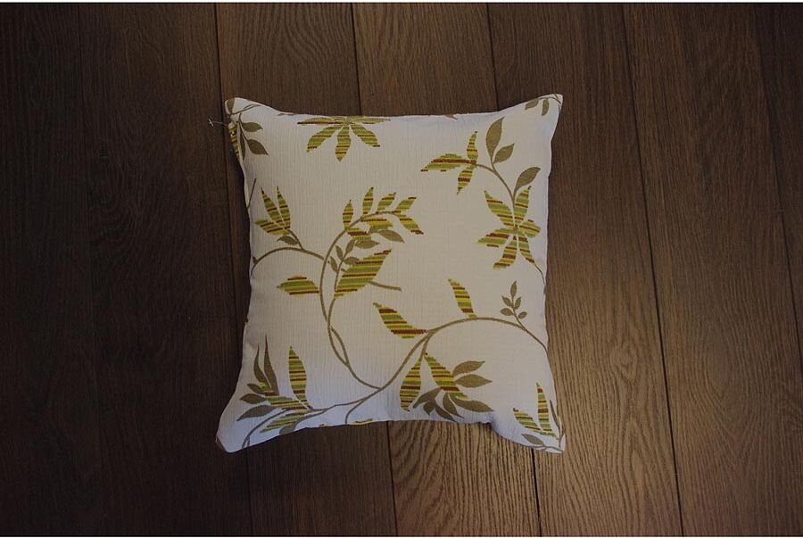 Koristetyyny AFRODITA vihreät lehdet 50x50 cm Koristetyyny AFRODITA vihreät lehdet 50x50 cm