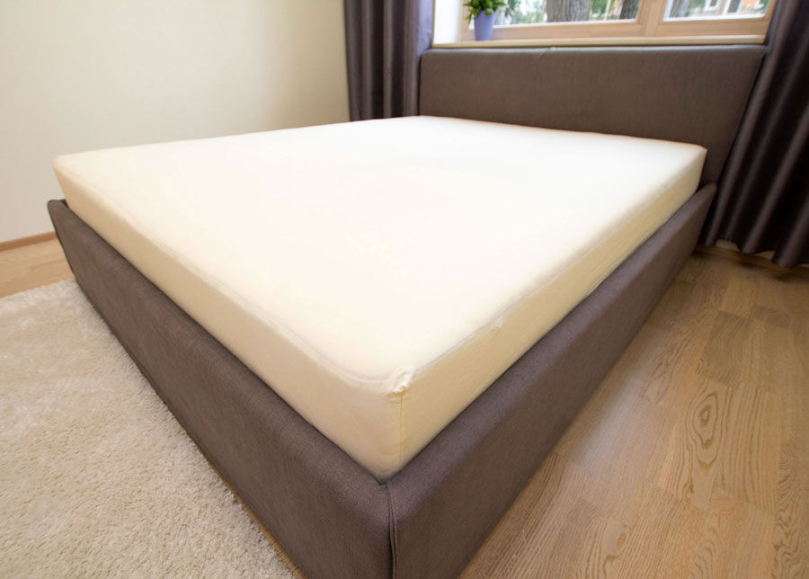 Muotoonommeltu trikoolakana Muotoonommeltu trikoolakana