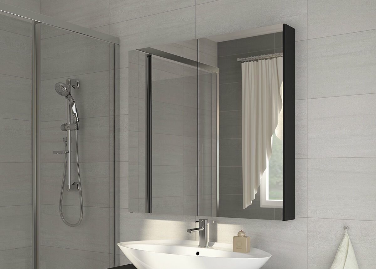 Kylpyhuoneen seinäkaappi 100 cm Kylpyhuoneen seinäkaappi 100 cm