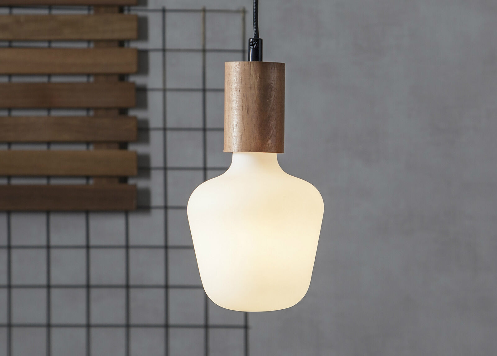 Dekoratiivinen LED lamppu E27 5,6 W Dekoratiivinen LED lamppu E27 5,6 W