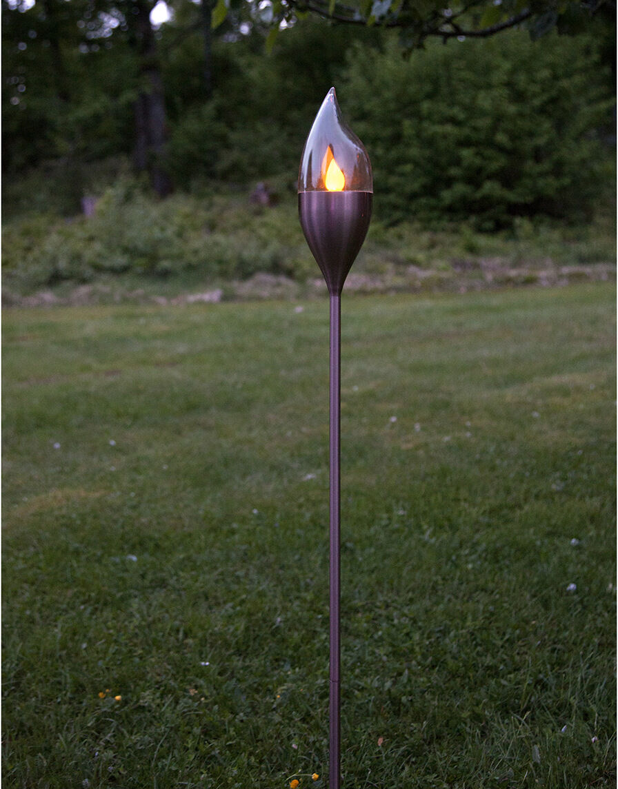 Pihavalaisin aurinkopaneelilla Pihavalaisin aurinkopaneelilla