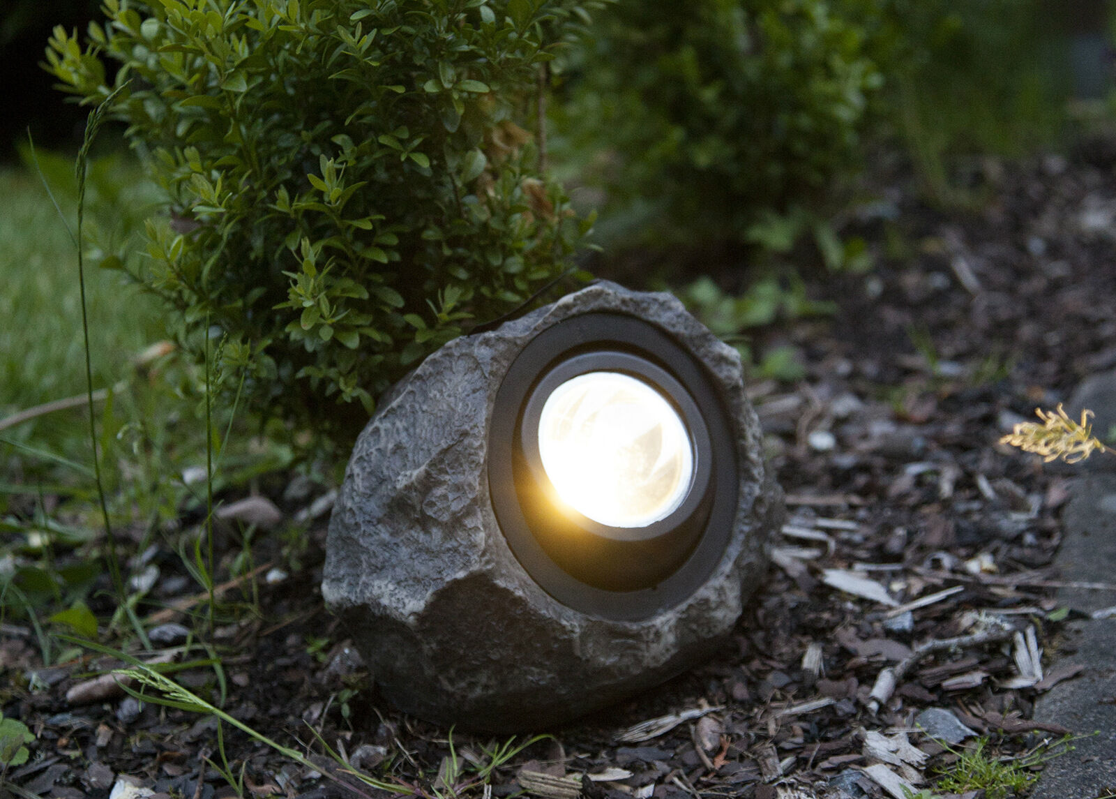 Aurinkokennovalaisin Kivi Aurinkokennovalaisin Kivi