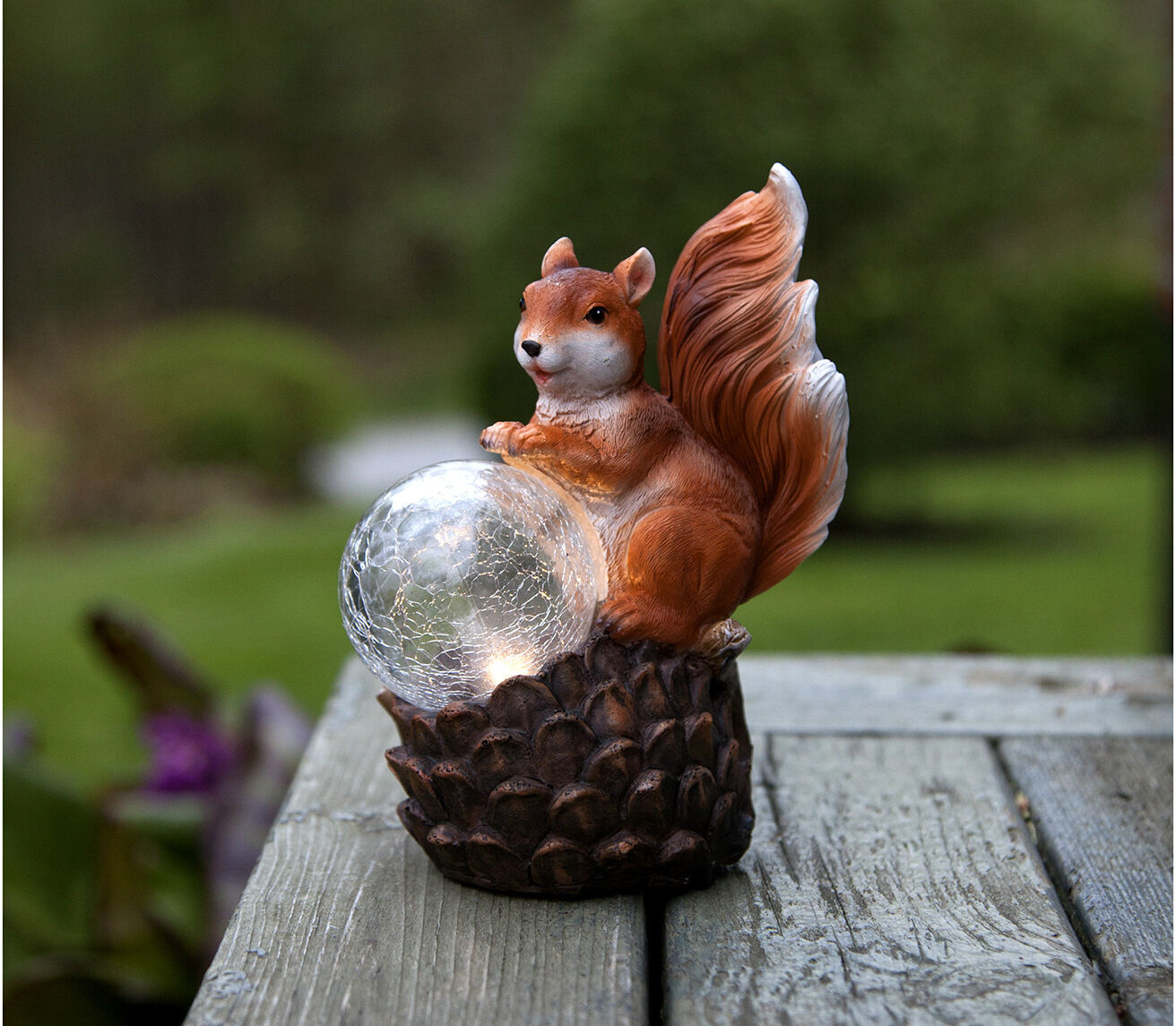 Ulkovalaisin aurinkokennolla Squirrel Ulkovalaisin aurinkokennolla Squirrel