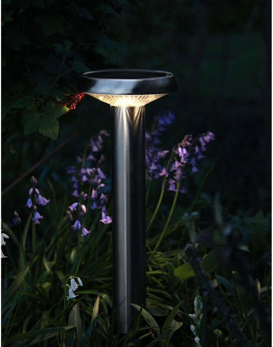 Puutarhavalaisin aurinkokennolla Puutarhavalaisin aurinkokennolla