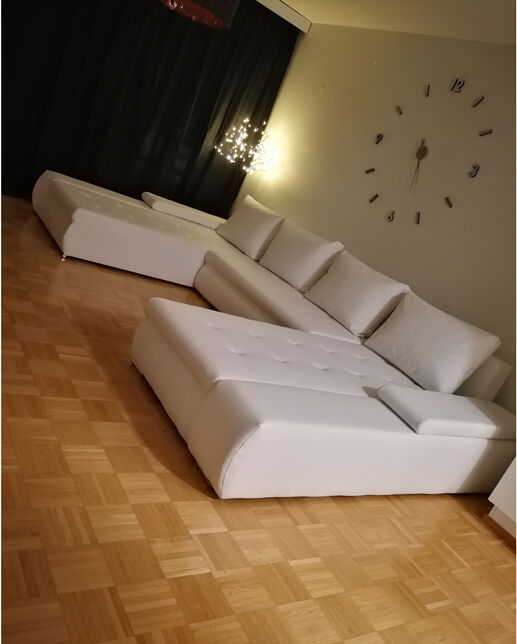 Divaanivuodesohva vuodevaatelaatikolla Divaanivuodesohva vuodevaatelaatikolla