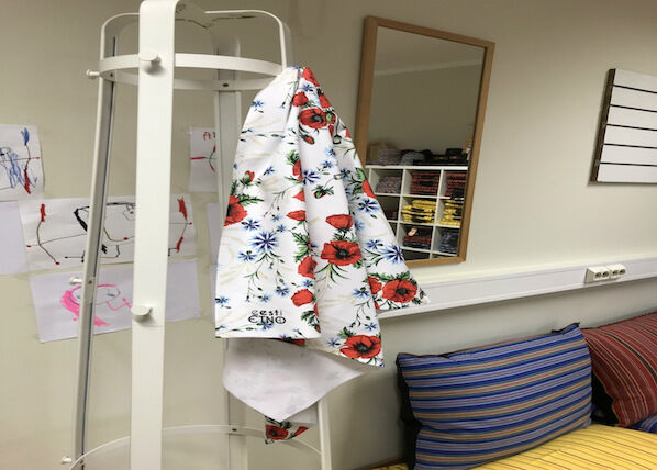 Mikrokuituinen kylpypyyhe Muhu tikkauskuvioilla valkoinen 80x150 cm Mikrokuituinen kylpypyyhe Muhu tikkauskuvioilla valkoinen 80x150 cm