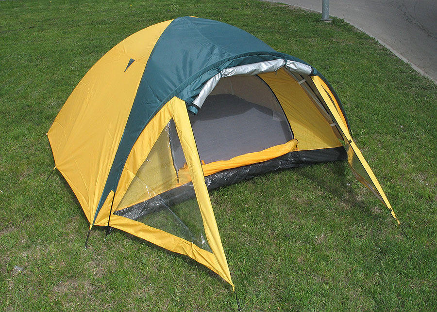 Kupoliteltta eteistilalla, 3-4 ihmiselle Kupoliteltta eteistilalla, 3-4 ihmiselle