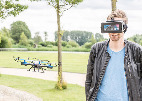 Drooni virtuaalilaseilla Drooni virtuaalilaseilla