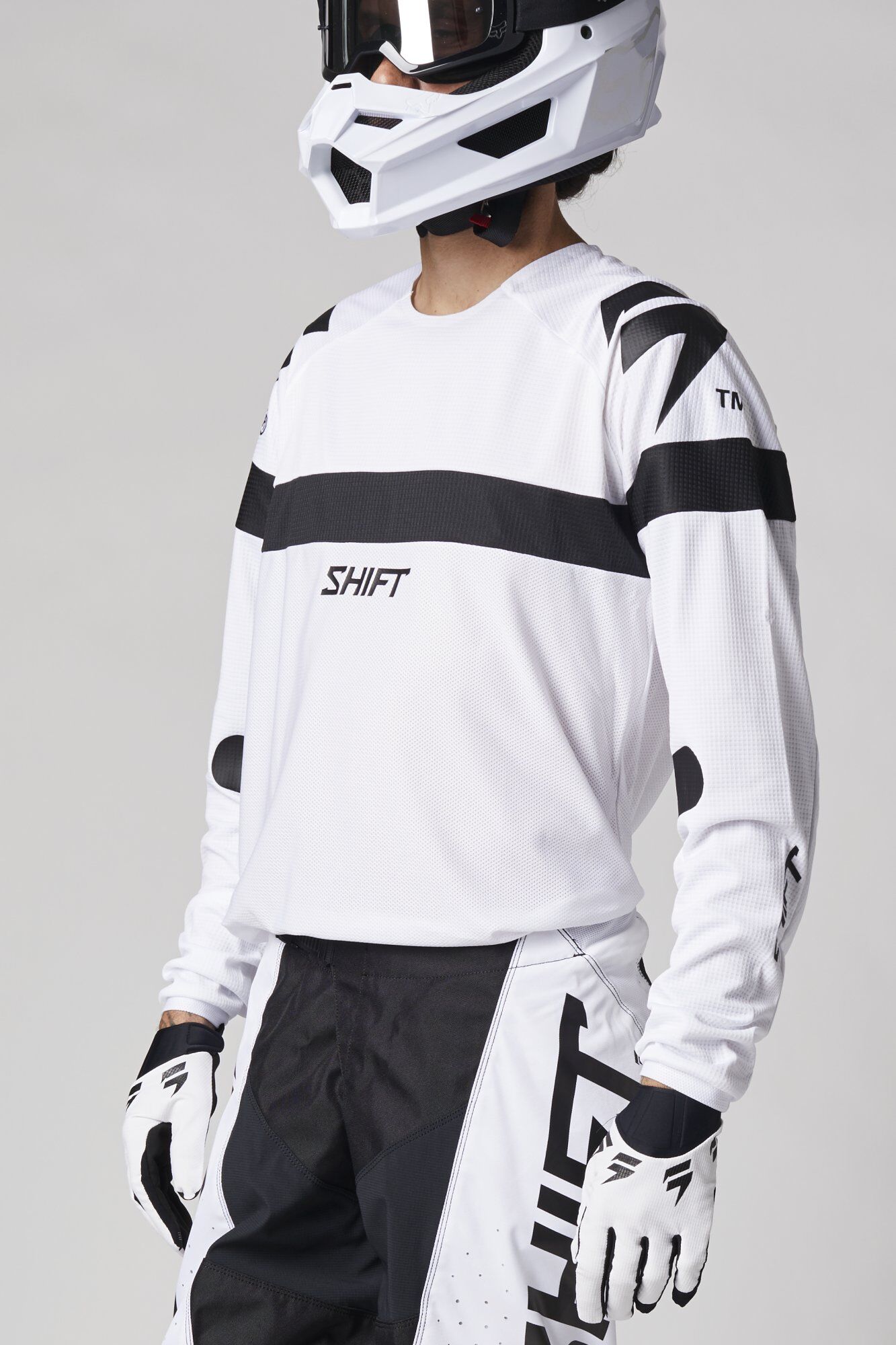 Shift Crossipaita Shift WHIT3 Label Void Valko-Musta Shift Crossipaita Shift WHIT3 Label Void Valko-Musta