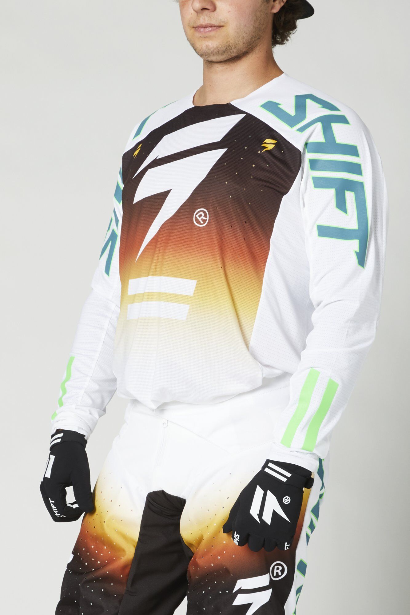 Shift Crossipaita Shift 3LACK Label Lean Valko-Musta Shift Crossipaita Shift 3LACK Label Lean Valko-Musta