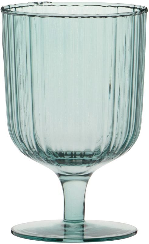 Maisons du Monde Verre à pied en verre strié teinté vert d'eau Maisons du Monde Verre à pied en verre strié teinté vert d'eau