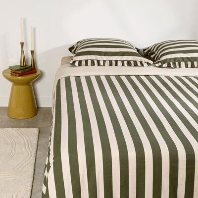 Maisons du Monde Parure de lit en coton biologique motifs à rayures blanches et vertes, 260x240 cm Vert 260x240cm - Publicité Maisons du Monde Parure de lit en coton biologique motifs à rayures blanches et vertes, 260x240 cm Vert 260x240cm - Publicité