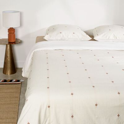 Maisons du Monde Parure de lit en coton tissé écru et broderies terracotta, 240x220 cm Blanc 240x220cm - Publicité Maisons du Monde Parure de lit en coton tissé écru et broderies terracotta, 240x220 cm Blanc 240x220cm - Publicité