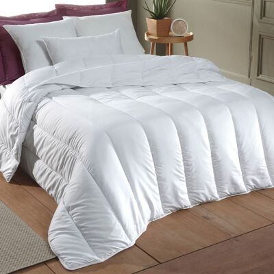 Becquet Couette légère en polyester blanc 240x220cm Blanc 220x1x240cm - Publicité Becquet Couette légère en polyester blanc 240x220cm Blanc 220x1x240cm - Publicité