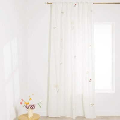 Maisons du Monde Rideau à pattes cachées en coton recyclé blanc motifs floraux multicolores, 140x250 cm (vendu à l'unité) Blanc 140x250cm - Publicité Maisons du Monde Rideau à pattes cachées en coton recyclé blanc motifs floraux multicolores, 140x250 cm (vendu à l'unité) Blanc 140x250cm - Publicité
