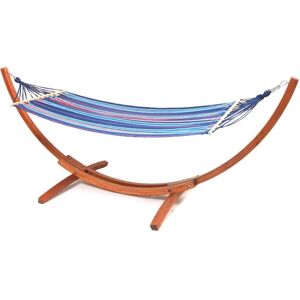 Le plaisir d'un hamac à la maison  Bercez-vous dans un cocon Un hamac avec support estune franche invitation à la relaxation. Après une longue journée éreintante ou pour bien commencer une journée ensoleillée, ce hamac se révèle êtreun cocon formidabledans lequel se bercer. Vos muscles se détendront et la tension accumulée par votre corps s'en ira. Avec un hamac à la maison,réservez-vous un instant de bien-être bien mérité.  Un hamac pratique et sûr Le hamac en bois Dallas est doté d'un support pratiqueauquel est rattachée la toile en tissu. Ce support est conçuen bois véritable(Mélèze). Il offre à l'ensemble de ce mobilierune réelle stabilité,fiabilitéet une robustesse appréciée. Fait pour être utilisé en extérieur, vous pouvez également utiliser des produits spécifiques et adéquats qui vous permettront de conserver le support de ce hamac dans son état d'origine le plus longtemps possible. De nombreux étés de détente vous attendent !  Le confort d'un hamac Sa toile est constituée de coton , ce qui lui confère une résistance à l'usure. La toile de ce hamac estdouceet agréable au toucher. Vous n'aurez alors pas à craindre les irritations, cette toile est faite pour êtreagréable au contact avec la peau. En cas de mauvais temps, pensez à le ranger dans un abri au sec. Préférez un lavage léger à la main. Descriptif : Hamac bois avec toile en coton Dallas Pour 1 personne.Couleur : Bleu.Longueur totale : 315 cm.dimensions de l'assise : 100 x 200 cm.Longueur de la barre de bois : Barre d'épandage : 100 cm.Matière : Bois.Charge maxi : 120 kg.Poids du produit complet : 22 kg.Dimensions : 315 x 115 x 120 cm.Conditionnement : Distance recommandée au sol : 50 cm Peut être accroché au plafond Toile à laver à la main.Type de bois : Bois de mélèze.Charge maximum (kg) : 120.Colisage : 1 colis : - 1,56 x 0,37 x 0,125 m, 24 kg. image
